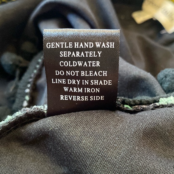 Pineapple Print Shorts in Size L - Picture 5 of 7